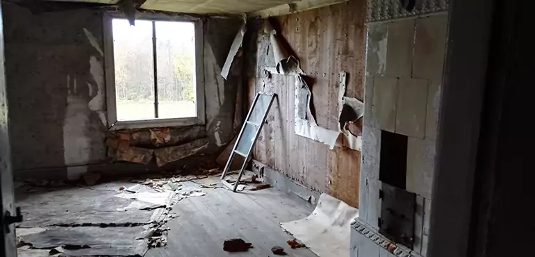 Why Selling a Distressed House Through Traditional Methods Fails in New York